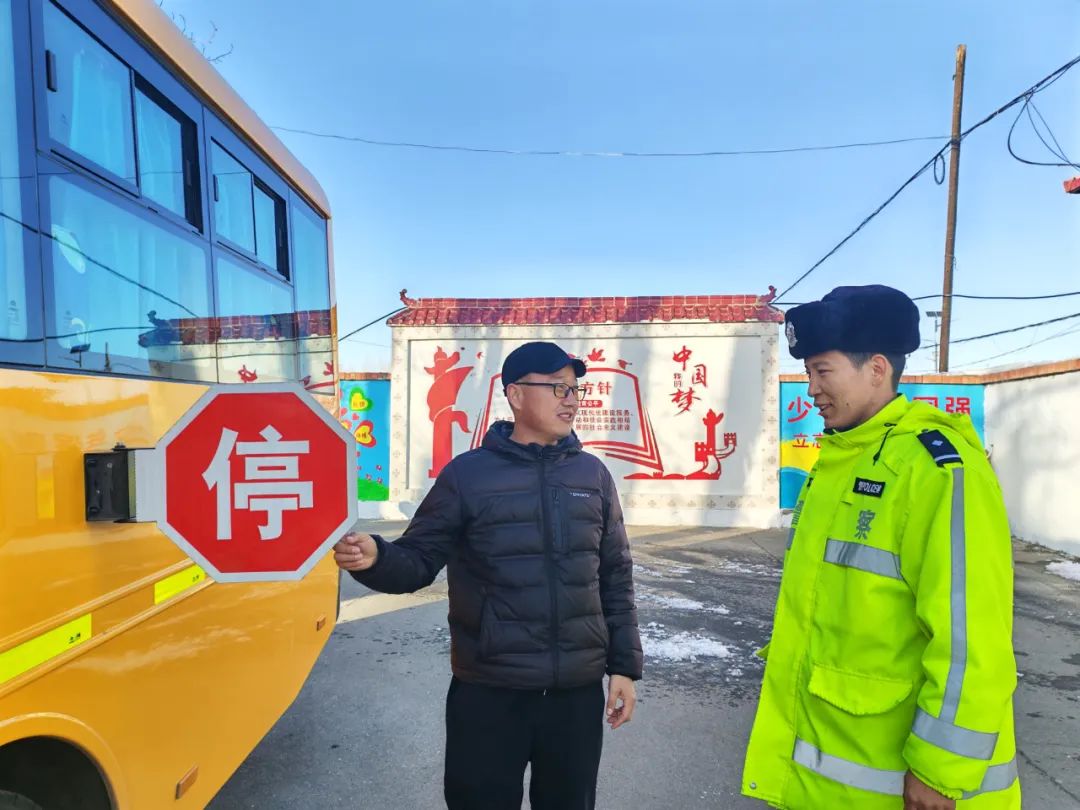 富蘊(yùn)公安：校車(chē)安全大檢查 擰緊出行“安全閥”