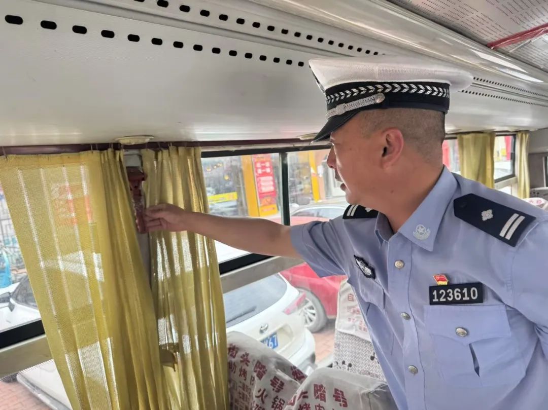 【全警警務建設年】擰緊校車“安全閥”，安達市公安局開展校車安全專項檢查