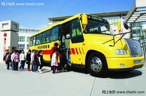 學(xué)生面臨無(wú)校車可坐 沒人愿當(dāng)校車司機(jī)