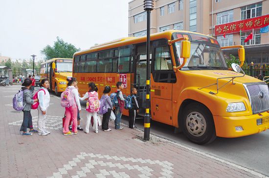 《黑龍江省校車服務方案》規定2015-2018為非專用校車過渡期