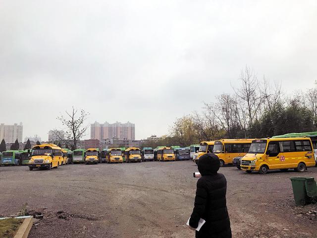 湖北省崇陽縣率先成立國有校車公司 收購180多臺私營校車嚴(yán)格統(tǒng)一管理