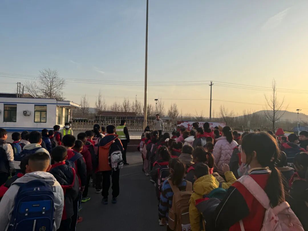 以練筑防，守護平安——山旺鎮(zhèn)上林學校舉行校車應急疏散演練