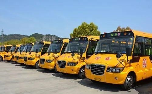校車運(yùn)營(yíng)難，未來發(fā)展離不開政府的大力扶持